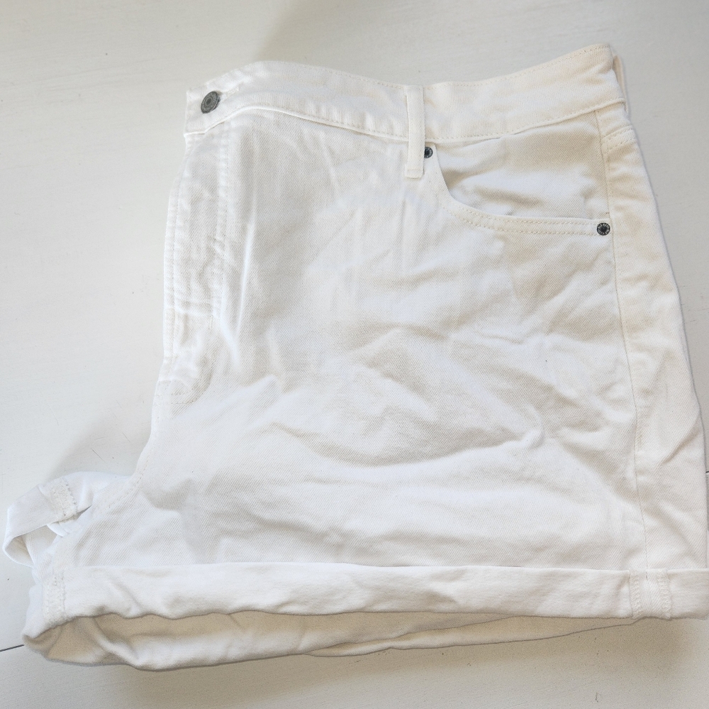 NWOT Old Navy white OG Straight hi rise denim jean shorts size 26